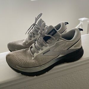 Brooks Trace 3 Running Shoes | Women’s Size 8 | Black & White